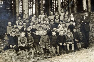 Schule Wernetshausen, Lehrer Julius Benz