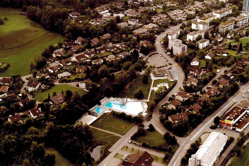 Datei:20030726 Badi Hinwil Luftbild.jpg