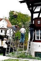 Montage des restaurierten Löwen, 2004