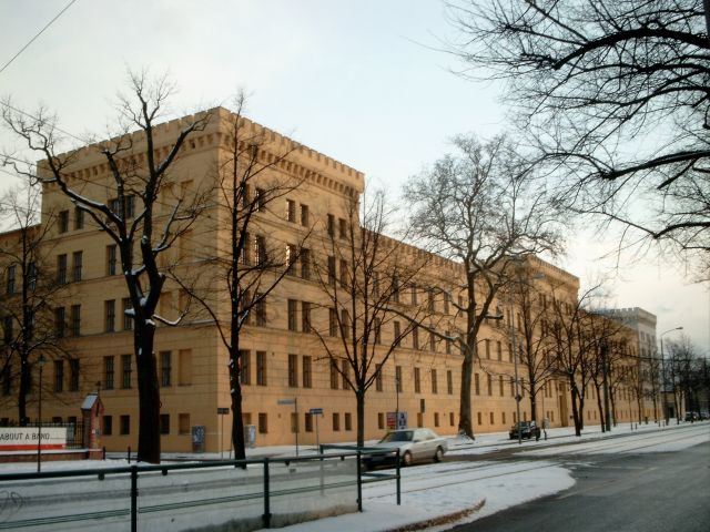 Datei:Leibgarde Husaren Kaserne.jpg