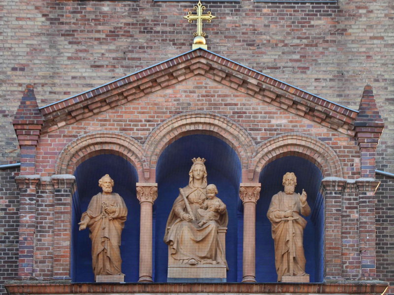 Datei:St Peter und Paul Portikus.jpg