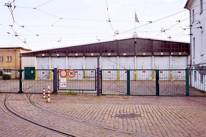 Datei:1 Hauptwerkstatt, Juni 2001 wiki.jpg