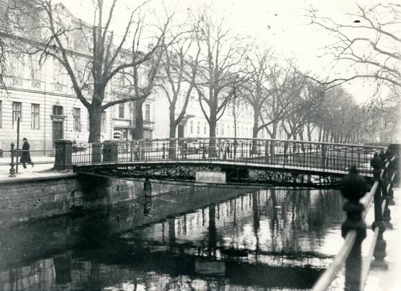Datei:Ladenbergbrücke, 1930.jpg