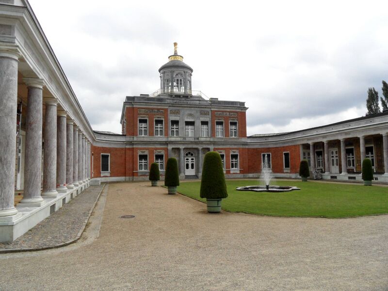 Datei:Marmorpalais, 08.2012.jpg