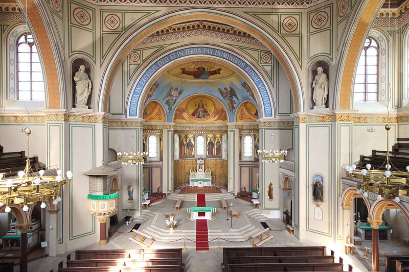 Datei:St Peter und Paul Innenansicht.jpg