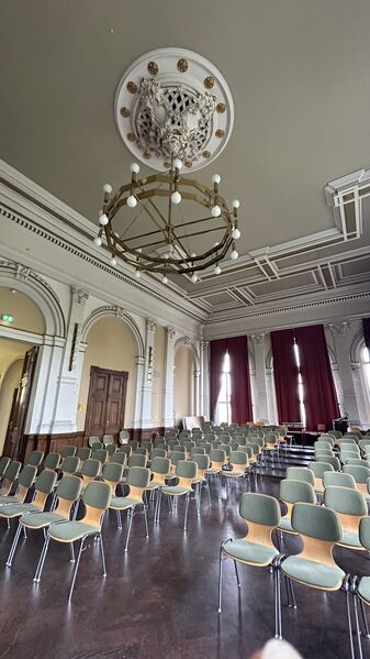 Datei:Einstein Gymnasium (2).jpeg