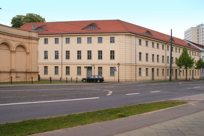 Datei:Kaserne für Beweibte.jpg