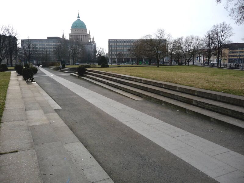 Datei:Süd 2010 Nikolaikirche.jpg