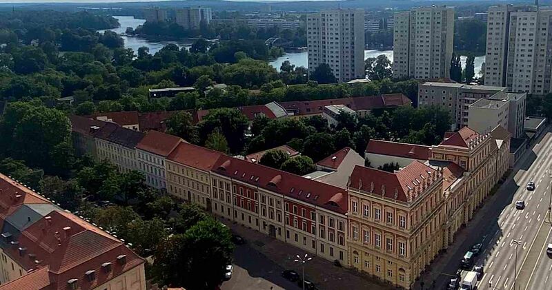 Datei:Wohngebiet Kiez beschnitten.jpg