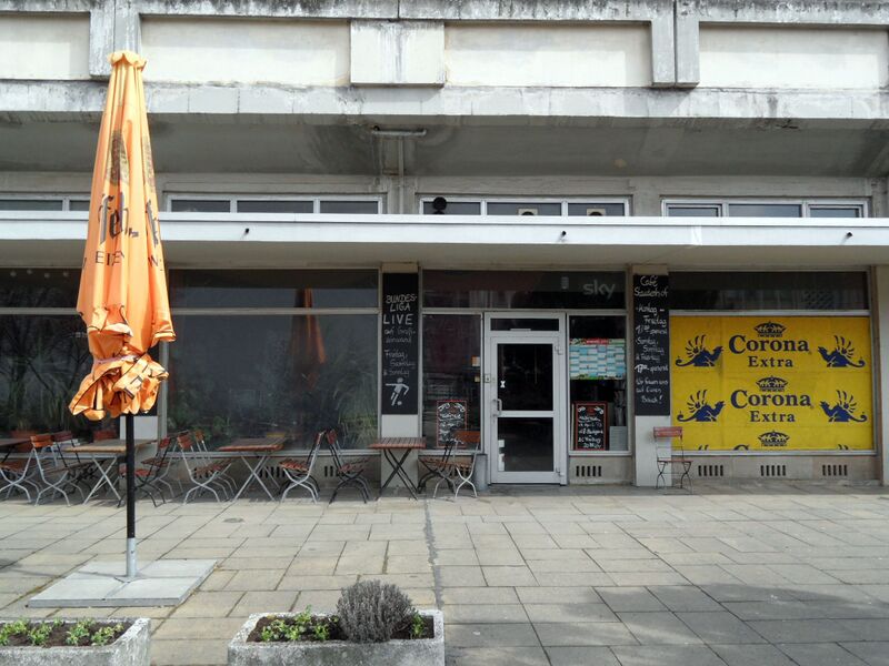 Datei:Cafe Staudenhof; 2013.jpg