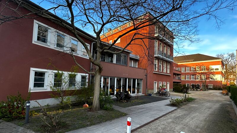 Datei:Kurfürstenstift Hofseite.jpg