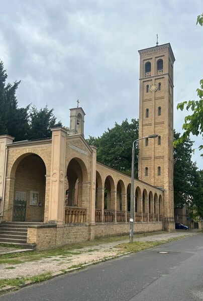 Datei:Kirche Bornstedt Turm.jpg
