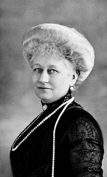 Datei:Auguste Viktoria, 1910.jpg