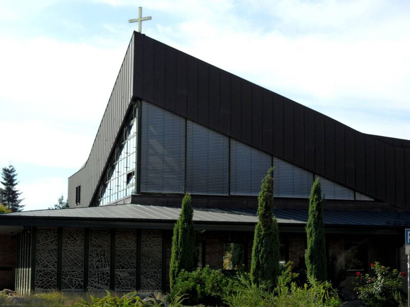 Datei:Stern-Kirche, Juli 2012.jpg