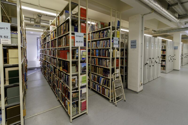 Datei:001 Magazin der Bibliothek .jpg