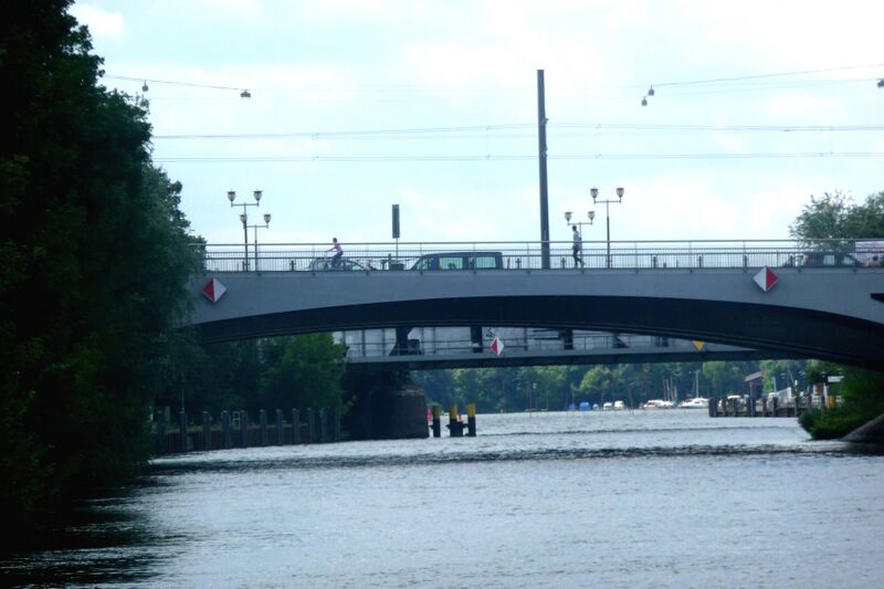 Datei:Lange Brücke über der Neuen Fahrt; 2010.jpg
