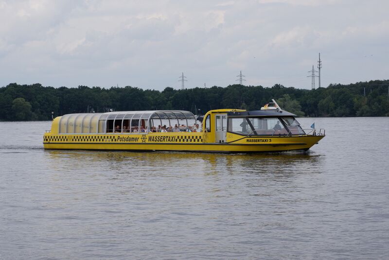 Datei:Wassertaxi 3.JPG