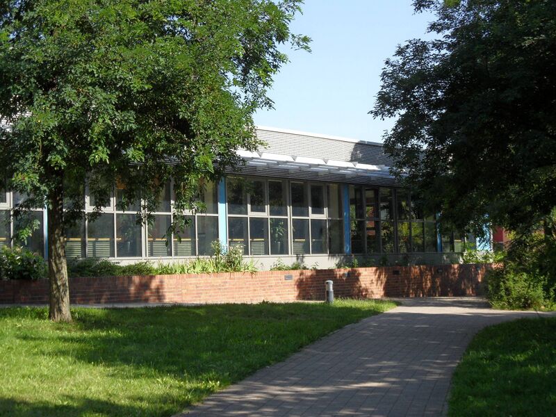 Datei:Kiezbad, Straßenseite, Juli 2012.jpg