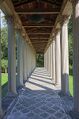 Kolonnade mit geradem Gebälk