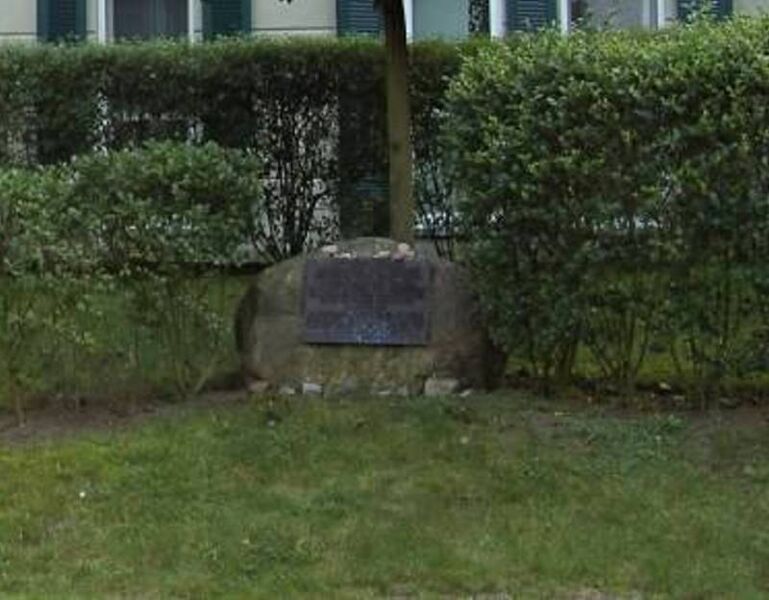 Datei:Spitzweggasse 2, der Gedenkstein, 2007.jpg