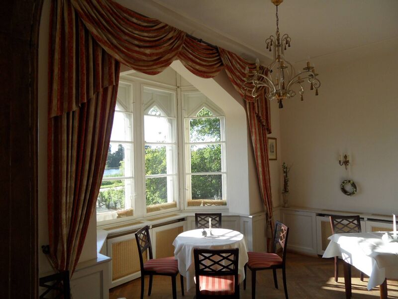 Datei:Kleines Schloß, 07. 2012; Wirtsstube.jpg