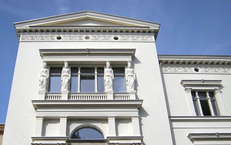 Datei:Villa-Henckel-Potsdam aussen.jpg