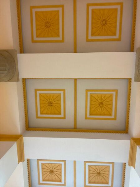 Datei:Justizzentrum Kassettendecke.jpg