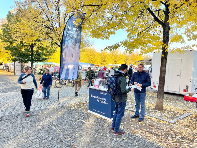 Datei:221008 Markt-Stand.jpg