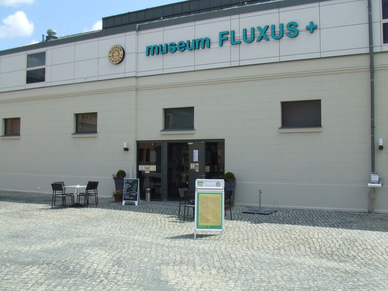 Datei:Eingang museumfluxus schirrhof.jpg