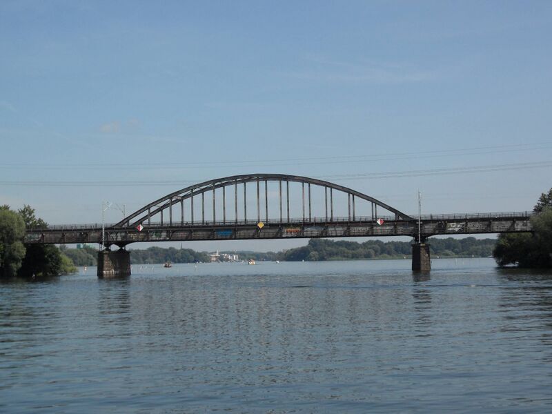 Datei:Templiner Brücke 2011 mit Hermannswerder.jpg