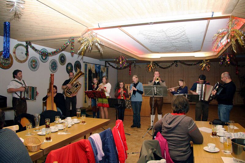 Datei:Kohl Rödlaser Berghütte Lichtmess 2012.jpg