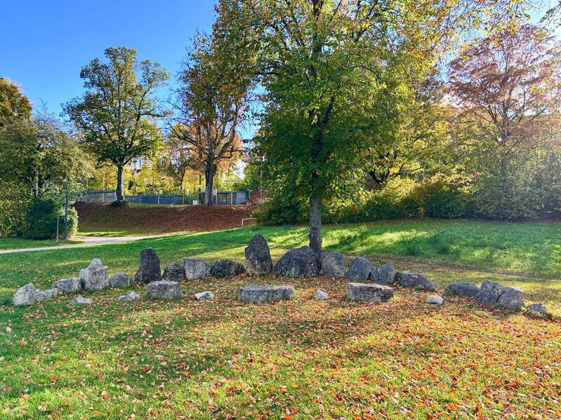 Datei:Die Alten (Bürgerpark Sulzbach-Rosenberg).jpeg