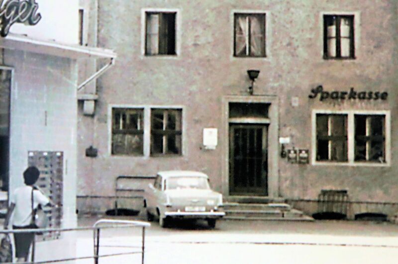 Datei:1960 Oberviechtach Sparkasse um 1960.jpg
