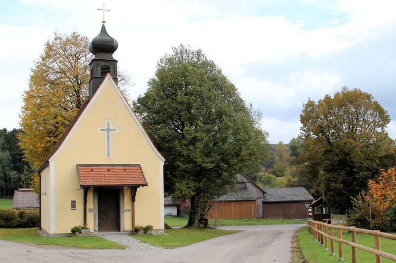 Datei:Mitterlangau Kerz Jesu Kapelle 2017.jpg