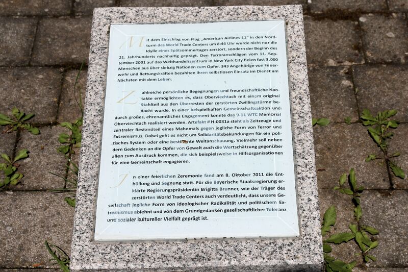 Datei:Oberviechtach 9-11-WTC-Mahnmal 02.jpg
