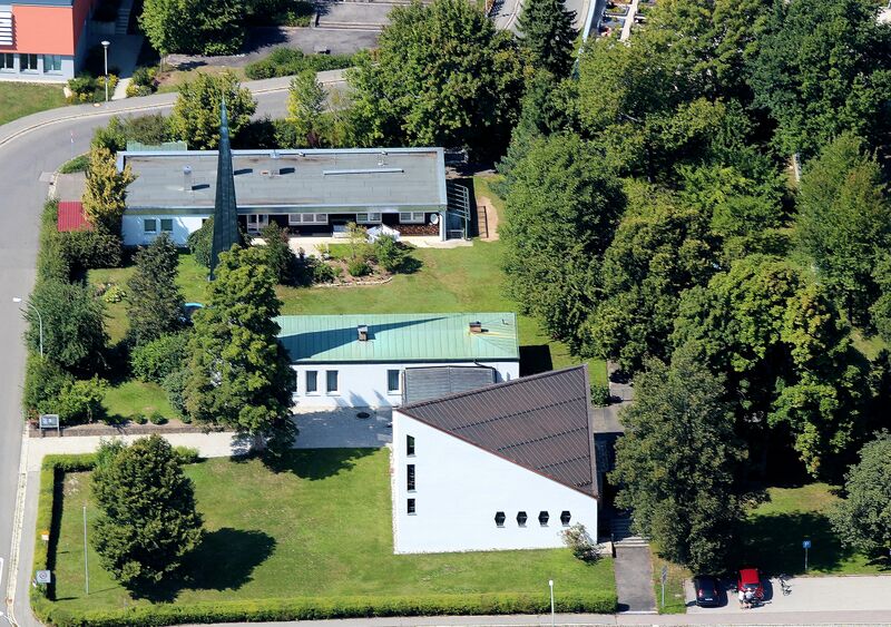 Datei:Oberviechtach Evangelisch-Lutherische Auferstehungskirche 2017 01.jpg