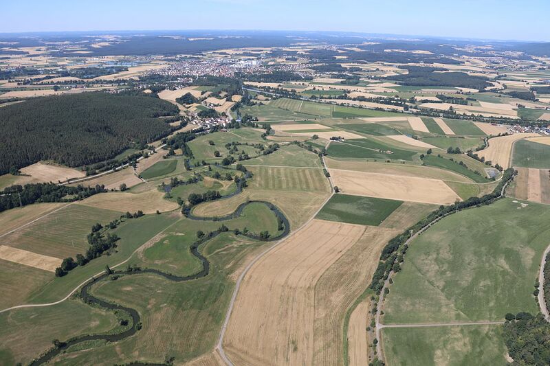 Datei:Schwarzach vor Schwarzenfeld 01.jpg