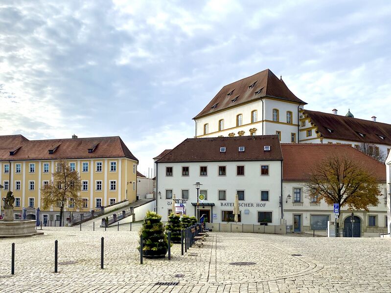 Datei:Schloss Sulzbach Ostansicht.jpeg