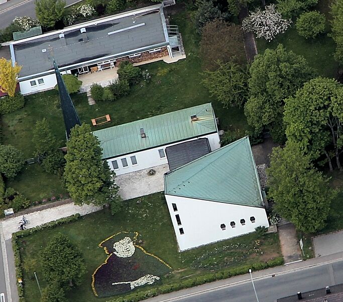 Datei:Oberviechtach Evangelisch-Lutherische Auferstehungskirche 2014.jpg