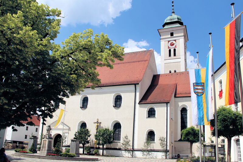 Datei:Pfreimd Stadtpfarrkirche 2020.jpg