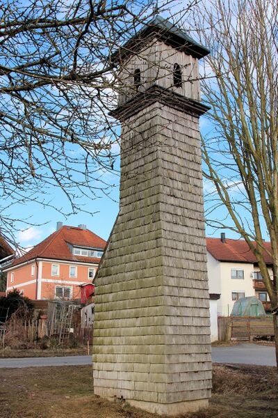 Datei:Schönthan (Oberviechtach) Glockenturm 2018.jpg