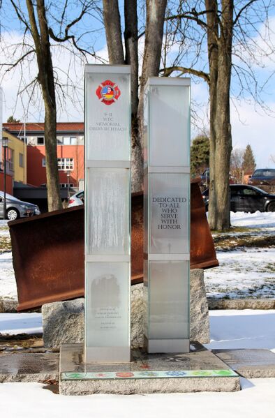 Datei:Oberviechtach 9-11-WTC-Mahnmal 08.jpg