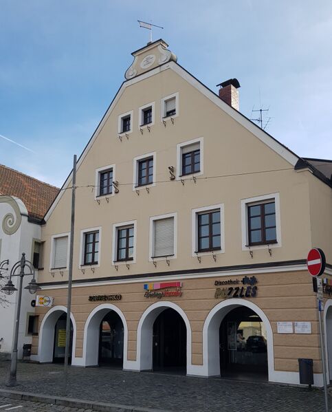 Datei:Schwandorf Marktplatz 2.jpg