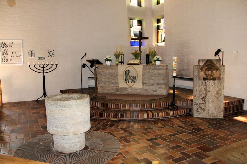 Datei:Oberviechtach Evangelisch-Lutherische Auferstehungskirche 2018 03.jpg