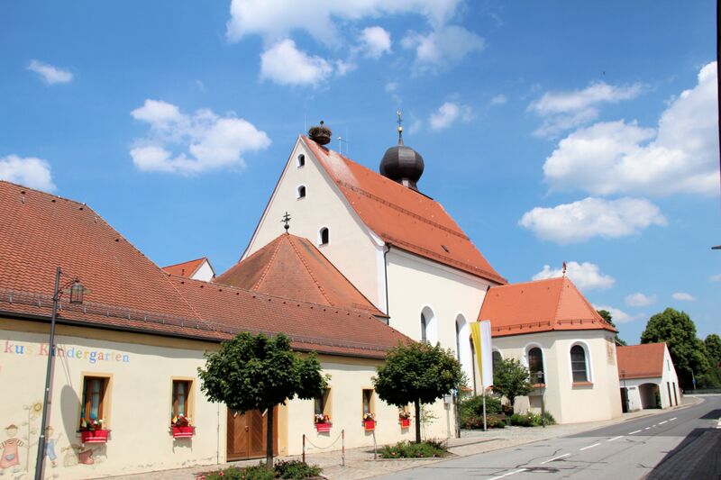 Datei:Pfreimd Kindergarten Klosterkirche 2018.jpg