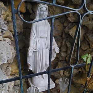 Marienfigur „Liebe Frau der Gnade”.