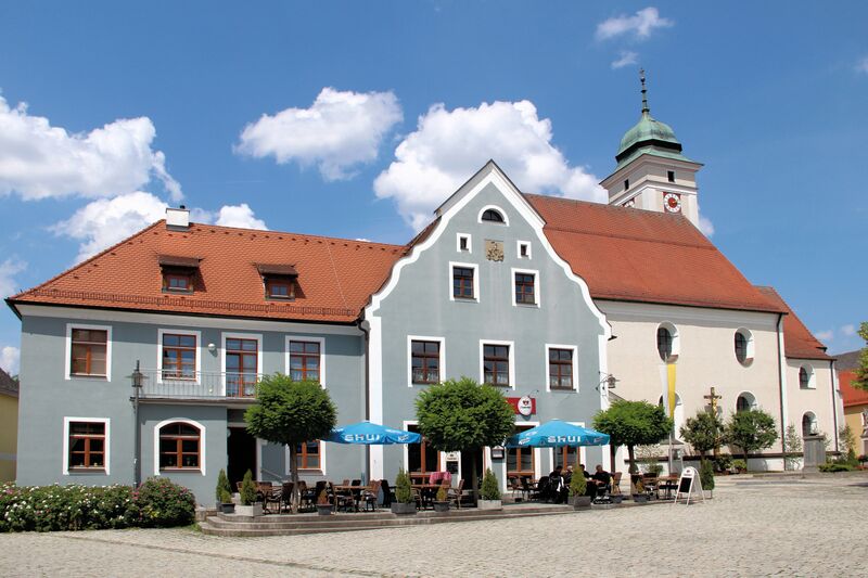 Datei:Pfreimd Marktplatz 2020 01.jpg