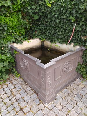 Vierter Gusseiserne Trog am Friedhof in Parsberg