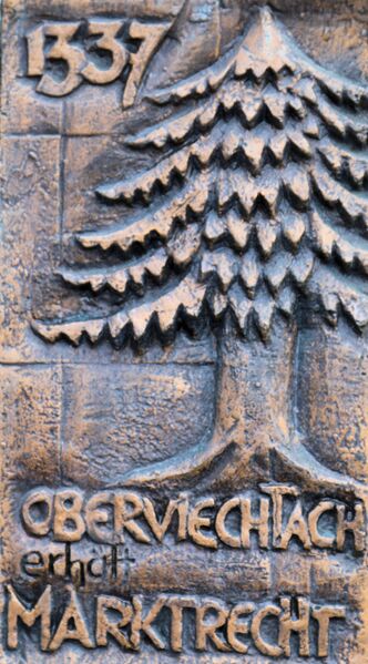 Datei:Oberviechtach Brunnen am Rathaus 03.jpg