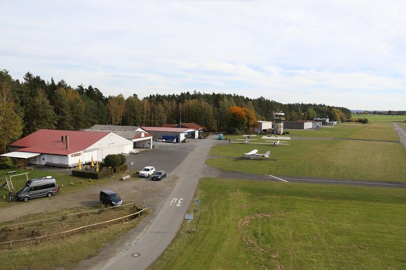 Datei:Fluggerät Flugplatz Latsch 02.jpg
